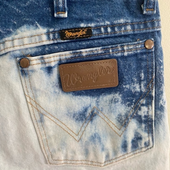 Vintage Wrangler Bleach Dyed Distressed Cut Off Shorts Size 31 High Waisted - Picture 4 of 6